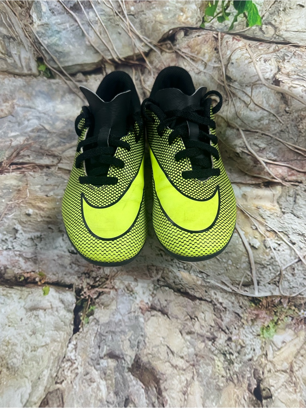 Nike volt youth soccer shoeSZ 3 black and neon/black shoelaces (same shoe)